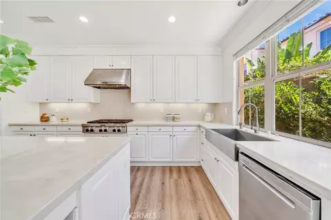 Kitchen - 104 Beechmont, Irvine, CA 92620 photo 4 of 5