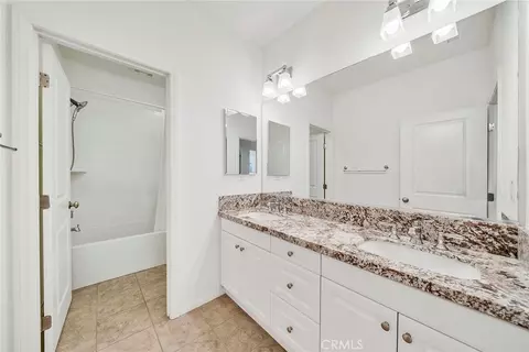 Bath - 104 Beechmont, Irvine, CA 92620 photo 4 of 4