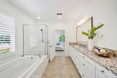 Bath - 104 Beechmont, Irvine, CA 92620 photo 2 of 4