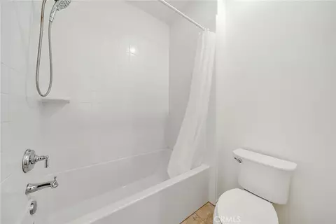 Bath - 104 Beechmont, Irvine, CA 92620 photo 3 of 4