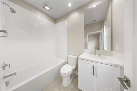 Bath - 134 Tomahawk, Irvine, CA 92618 photo 4 of 5