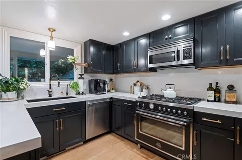 Kitchen - 150 Marshall Rd, Lake Arrowhead, CA 92352 photo 3 of 5