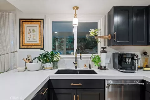 Kitchen - 150 Marshall Rd, Lake Arrowhead, CA 92352 photo 4 of 5