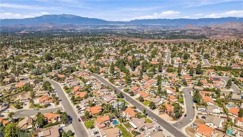 View/Area - 184 Cannon Rd, Riverside, CA 92506 photo 6 of 7