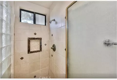 Bath - 184 Cannon Rd, Riverside, CA 92506 photo 3 of 4