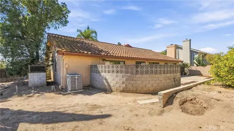 Exterior - 184 Cannon Rd, Riverside, CA 92506 photo 7 of 9
