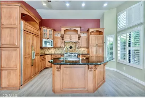 Kitchen - 184 Cannon Rd, Riverside, CA 92506 photo 2 of 2
