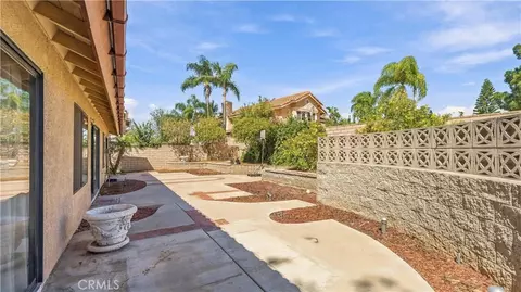 Exterior - 184 Cannon Rd, Riverside, CA 92506 photo 6 of 9