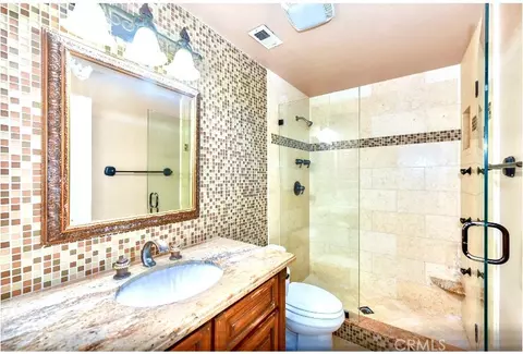 Bath - 184 Cannon Rd, Riverside, CA 92506 photo 2 of 4