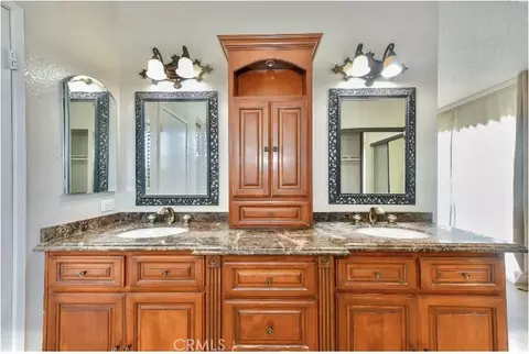 Bath - 184 Cannon Rd, Riverside, CA 92506 photo 4 of 4