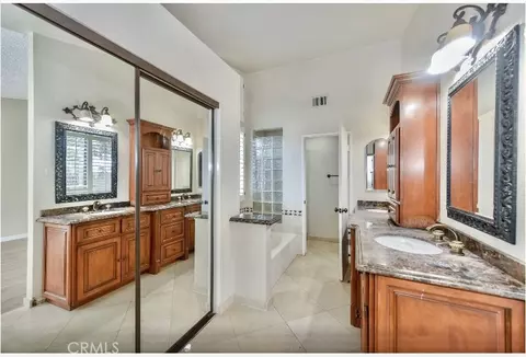 Bath - 184 Cannon Rd, Riverside, CA 92506 photo 1 of 4