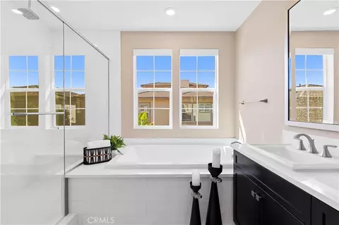 Bath - 91 Pelican, Irvine, CA 92618 photo 4 of 6