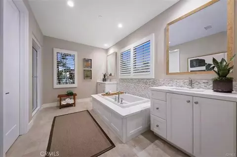 Entry Way - 166 Villa Rdg, Irvine, CA 92602 photo 3 of 4