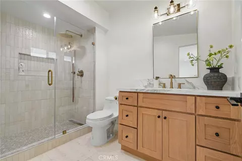 Bath - 2425 Bowdoin, Costa Mesa, CA 92626 photo 2 of 2