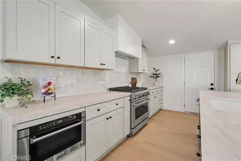 Kitchen - 2425 Bowdoin, Costa Mesa, CA 92626 photo 5 of 6