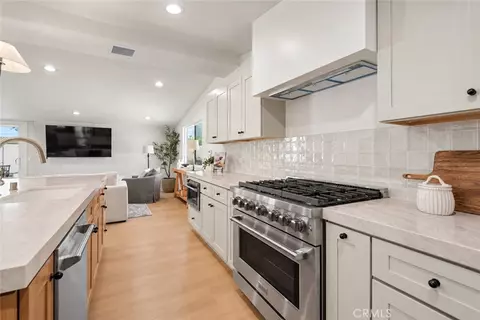 Kitchen - 2425 Bowdoin, Costa Mesa, CA 92626 photo 4 of 6