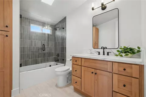 Bath - 2425 Bowdoin, Costa Mesa, CA 92626 photo 1 of 2