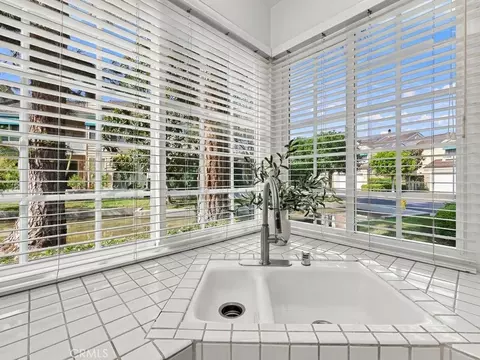 Kitchen - 48 Lakefront, Irvine, CA 92604 photo 4 of 5