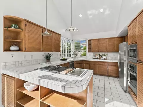 Kitchen - 48 Lakefront, Irvine, CA 92604 photo 2 of 5