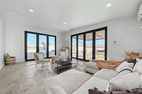 Living - 4610 Sunkist, Joshua Tree, CA 92252 photo 5 of 8
