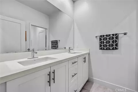 Bath - 327 Novel, Irvine, CA 92618 photo 3 of 4