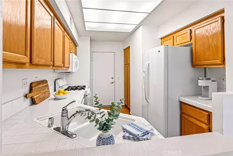 Kitchen - 24 Mission Ct, Foothill Ranch, CA 92610 photo 2 of 2