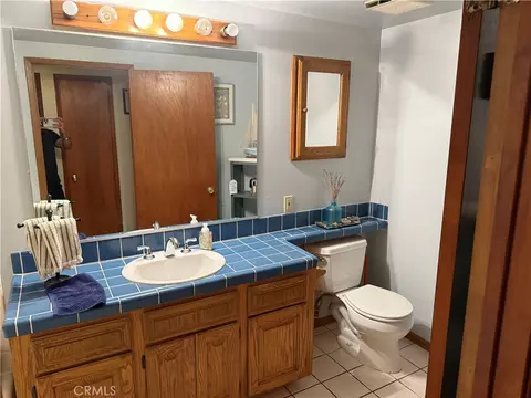 Bath - 2567 E Chevy Chase, Glendale, CA 91206 photo 1 of 5