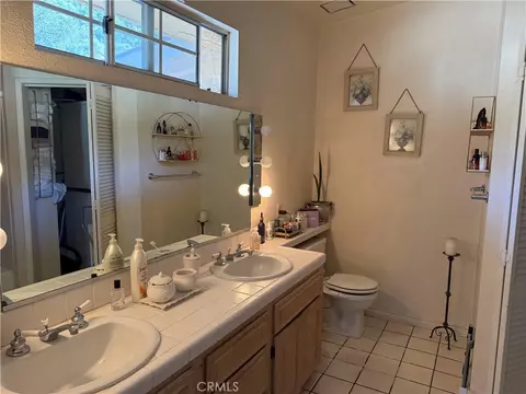 Bath - 2567 E Chevy Chase, Glendale, CA 91206 photo 4 of 5