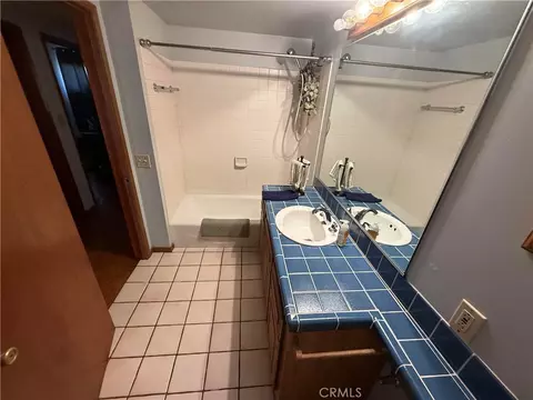 Bath - 2567 E Chevy Chase, Glendale, CA 91206 photo 2 of 5