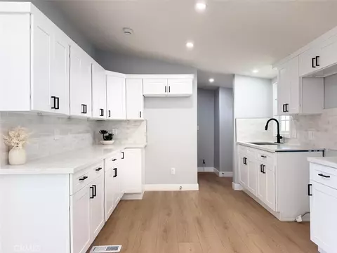 301 Duke Ln #16, Santa Ana, CA 92704
