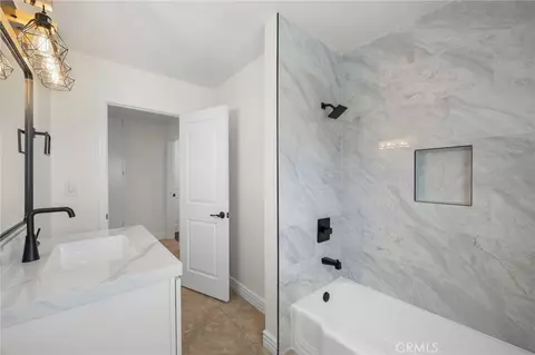 Bath - 831 E Hoover, Orange, CA 92867 photo 6 of 8