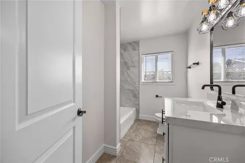 Bath - 831 E Hoover, Orange, CA 92867 photo 5 of 8