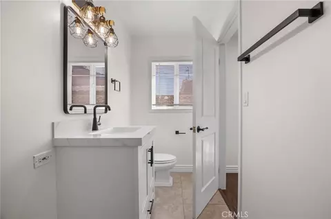 Bath - 831 E Hoover, Orange, CA 92867 photo 2 of 8