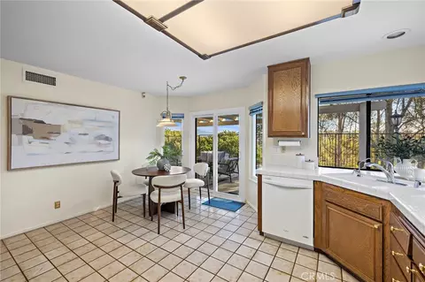 Kitchen - 2000 Shaded Wood Rd, Diamond Bar, CA 91789 photo 4 of 4