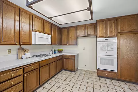 Kitchen - 2000 Shaded Wood Rd, Diamond Bar, CA 91789 photo 3 of 4
