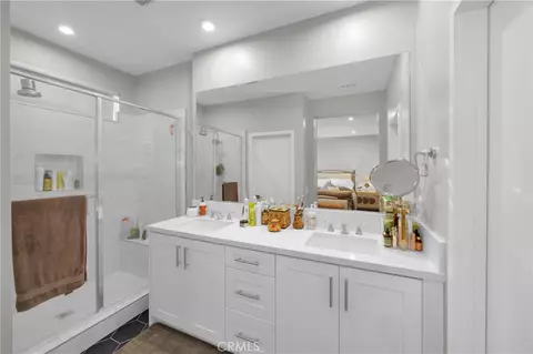 Bath - 1102 W Bushell St, Anaheim, CA 92805 photo 2 of 3