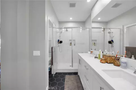 Bath - 1102 W Bushell St, Anaheim, CA 92805 photo 3 of 3