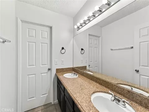 Bath - 37620 Robin Ln, Palmdale, CA 93550 photo 1 of 4