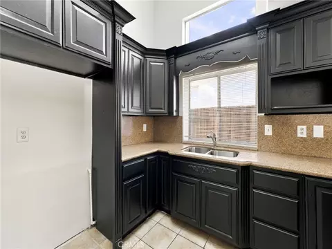 Kitchen - 37620 Robin Ln, Palmdale, CA 93550 photo 3 of 3