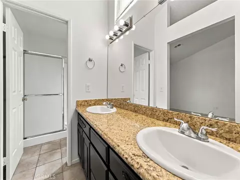 Bath - 37620 Robin Ln, Palmdale, CA 93550 photo 4 of 4