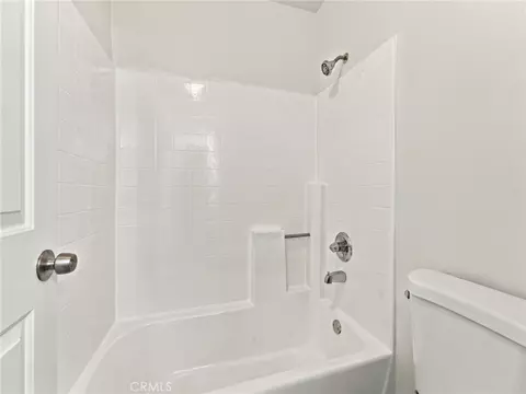 Bath - 37620 Robin Ln, Palmdale, CA 93550 photo 2 of 4