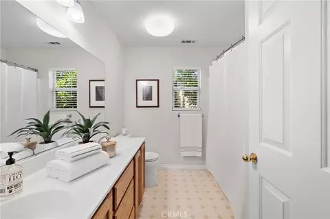 Bath - 880 Shepard Crest Dr, Corona, CA 92882 photo 2 of 4