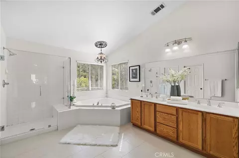 Bath - 880 Shepard Crest Dr, Corona, CA 92882 photo 3 of 4
