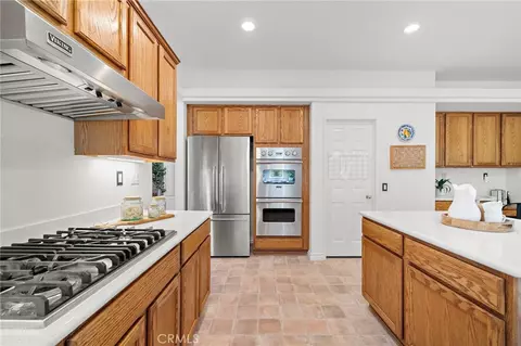 Kitchen - 880 Shepard Crest Dr, Corona, CA 92882 photo 7 of 8