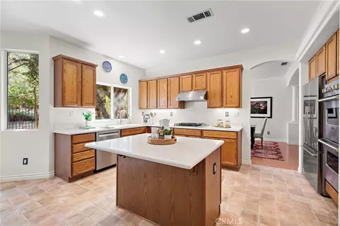 Kitchen - 880 Shepard Crest Dr, Corona, CA 92882 photo 4 of 8