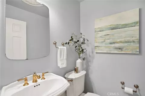 Bath - 880 Shepard Crest Dr, Corona, CA 92882 photo 1 of 4