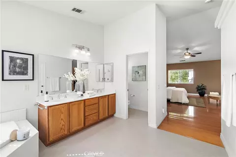 Bath - 880 Shepard Crest Dr, Corona, CA 92882 photo 4 of 4