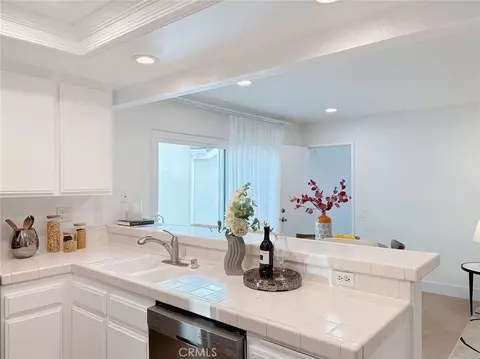 Kitchen - 32 Spinnaker, Irvine, CA 92614 photo 2 of 2