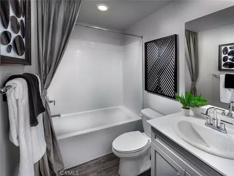 Bath - 559 Toledo Way, Oceanside, CA 92057 photo 2 of 2
