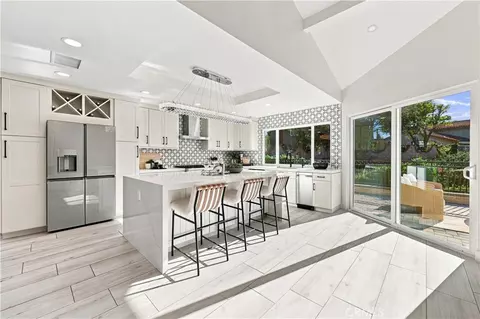 991 S Park Rim Cir, Anaheim, CA 92807